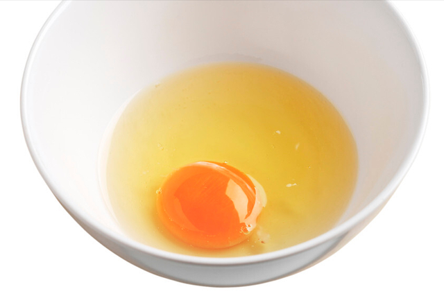 煎蛋不粘锅的方法，普通锅煎鸡蛋怎么不粘锅（大厨教你2招）