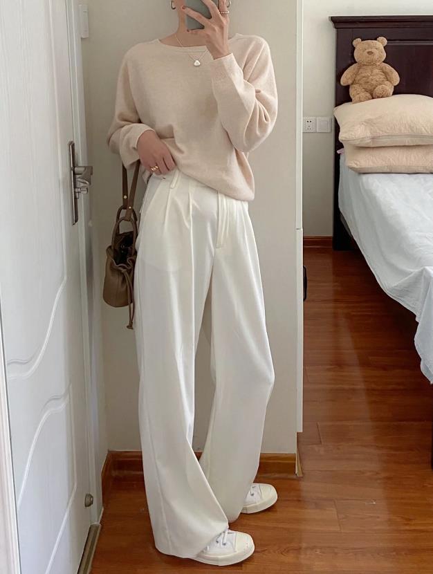 白色裤子穿搭，白色裤子穿搭图片男（最近流行这2种“白裤子”）