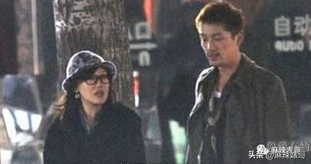 杨幂和胡歌现在关系如何，再回顾下他和薛佳凝、杨幂、江疏影的爱情故事