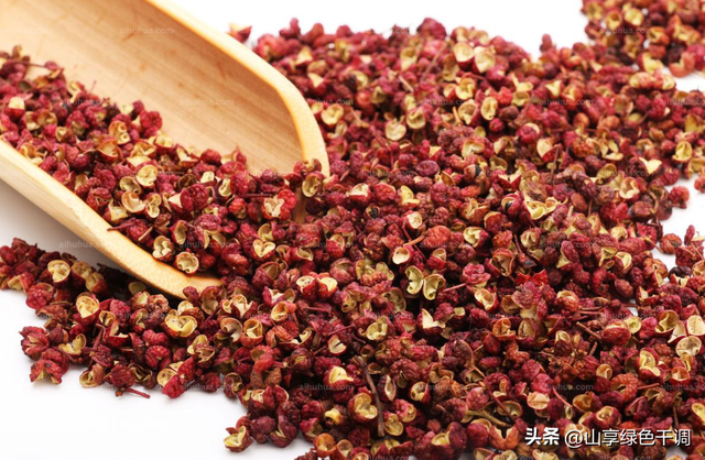 藤椒和青花椒的区别是什么，藤椒与青花椒区别是什么（才知道花椒、麻椒和藤椒的区别）