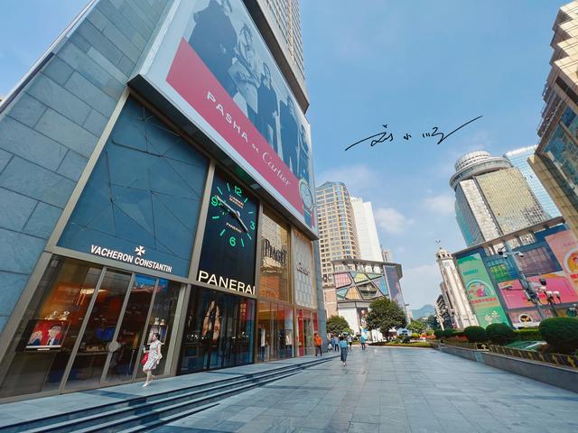 离我最近的百货商场，离我最近的商场百货（重庆解放碑旁边有个重庆时代广场）