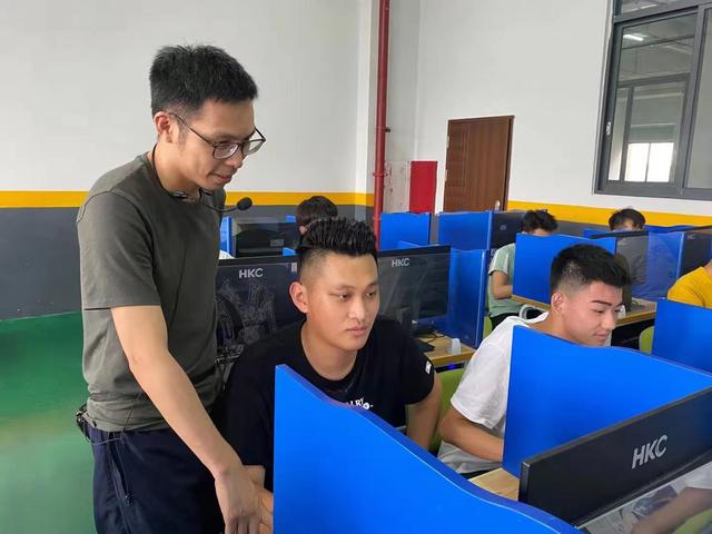 电商专业毕业后适合什么职业，电子商务专业毕业生可以从事哪些对口的工作岗位（电子商务就业方向→电商专业的优势在哪）