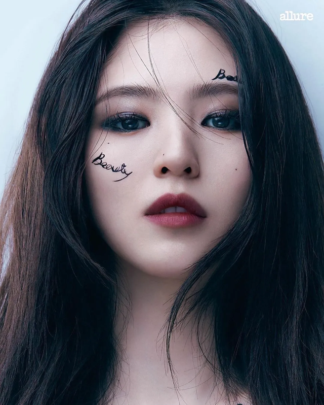 美颜相机怎么去水印，轻颜相机如何去水印（BLACKPINK拍封面被嘲“抠图打假现场”）