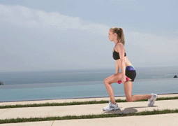 哑铃经典8个动作图解，哑铃经典8个动作（8个哑铃塑形动作）