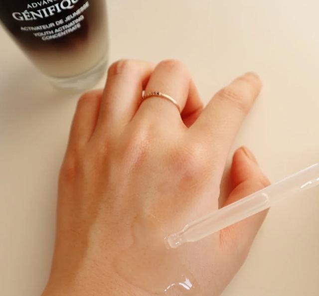 雅诗兰黛小棕瓶成分，雅诗兰黛小棕瓶成分是什么（SK2小灯泡、雅诗兰黛小棕瓶和兰蔻小黑瓶怎么选）