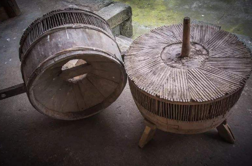 西汉时发明的农具，西汉发明的农具有多神奇（8样快沦为“古董”的农具）