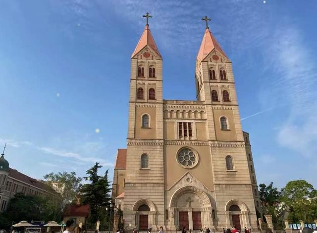 青岛旅游景点介绍，青岛旅游景点介绍！（青岛必去十大景点推荐）