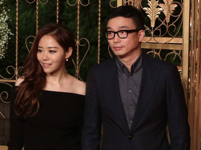 张靓颖什么时候离的婚，张靓颖结婚（张靓颖结婚伴娘都有谁）