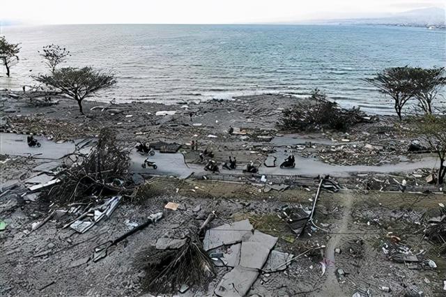 2004年海啸，2004年12月发生了什么海啸（引起海啸席卷15国29万人遇难）