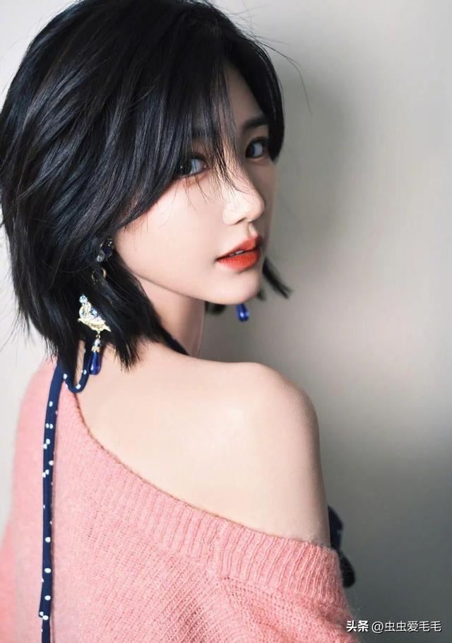毛晓彤颜值巅峰，是真的美到发光了吗