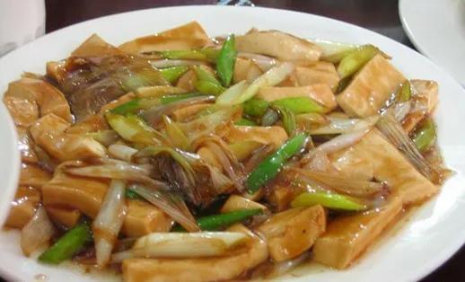 香菜炒蛋可不可以吃，香菜可以炒鸡蛋吃吗（否则容易身体不舒服）