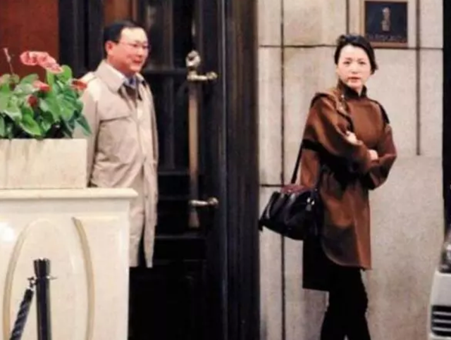 董卿老公最近出什么事了 董卿的老公是谁，干什么的拼音（董卿丈夫密春雷被强制执行7亿）