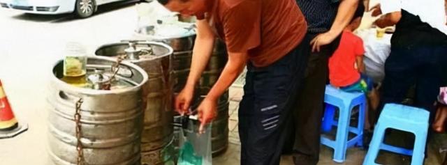 青岛啤酒一厂二厂怎么区分，一厂二厂青啤怎么区分（但早就不是正宗老青岛啤酒）