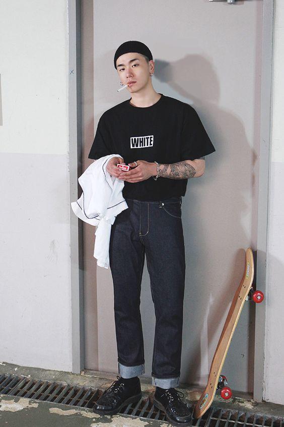 浅色牛仔裤搭配什么颜色t恤,适合浅蓝色牛仔裤搭配图