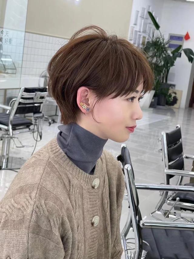 烫头发大概要多久时间，锡纸烫需要多长时间锡纸烫头发要多长时间（你知道纹理烫要烫多久）