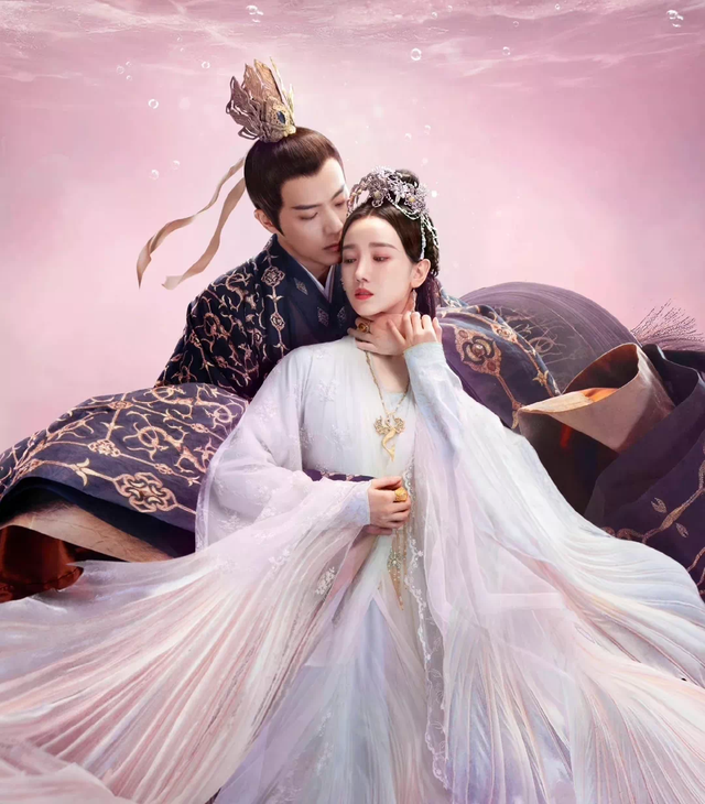 北美大灰狼是什么梗，北美灰狼为什么这么大（嘟嘴索吻、牵手搂抱、时刻黏在一起）