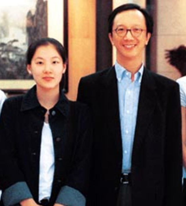 伏明霞的无性婚姻，伏明霞什么时候离的婚（伏明霞24岁嫁50岁富商）