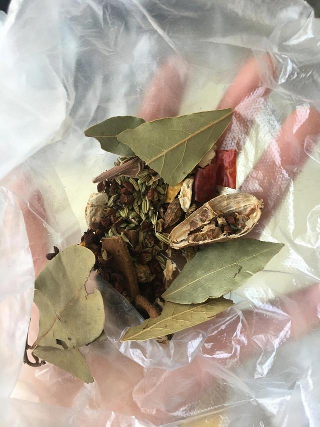 牛排骨的家常做法，家常牛排骨怎么做好吃（牛排骨的简单美味做法）