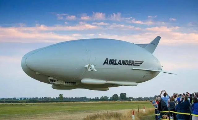 飞机为什么会飞，飞机为什么会飞简单回答（一架飞机几百吨重）