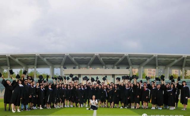 新疆第二医学院是公办吗，新疆第二医学院怎么样（我在新疆第二医学院等你）