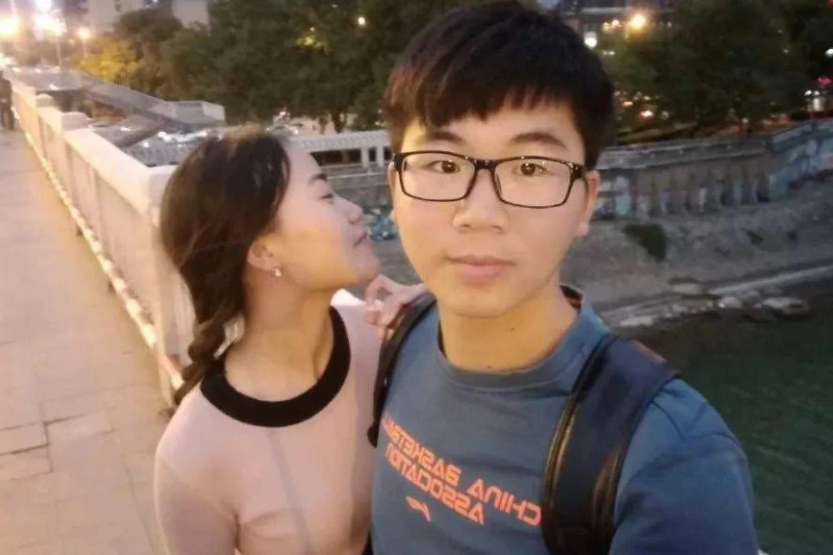 在学校谈恋爱（专科生不配谈恋爱）