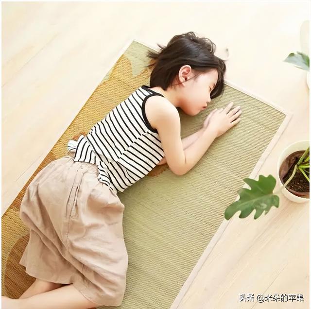 怎么挑选草席，怎么挑选草席的好坏（不然娃出疹子长痱子易伤皮肤）