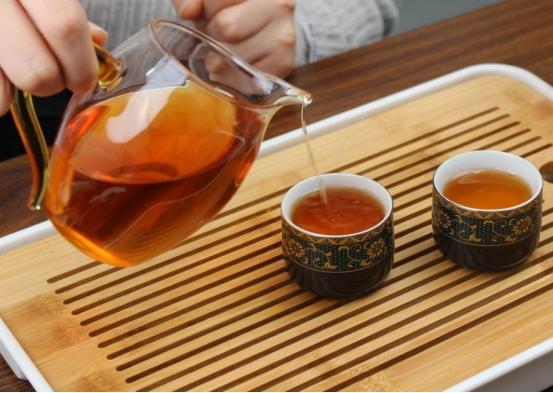红茶的正确冲泡方法，红茶的正确冲泡方法步骤（该如何冲泡一杯好喝的红茶）