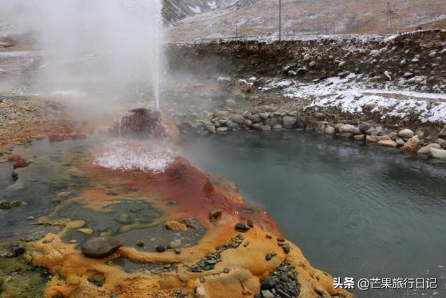 泡温泉没带泳衣怎么办，泡温泉要穿泳衣吗（西藏公路边发现一处野温泉）
