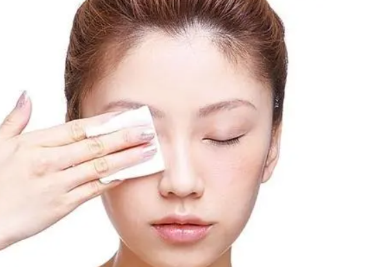 卸妆油的正确使用方法，卸妆油的正确用法（最重要的清洁步骤，你做对了吗）