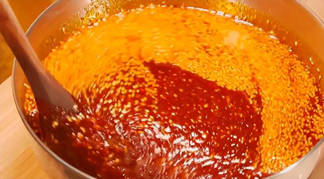 干豆皮怎么泡用开水还是热水，干油豆皮泡好后还用焯水吗（童年最喜欢吃的辣条）