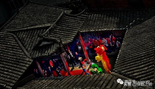 古镇推荐夜游，在流光溢彩中邂逅这座千年古镇