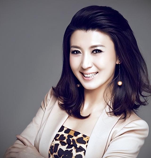 “二人转女王”闫学晶：两段婚姻三个孩子，两任丈夫都是二婚