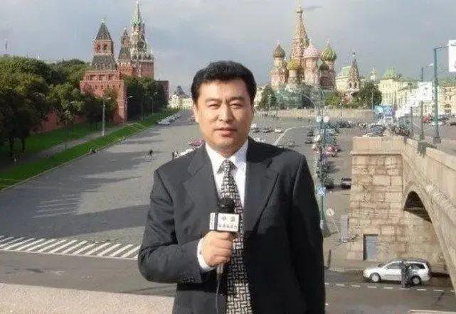 cctv5主持人(cctv5男主持人后腰纹身)