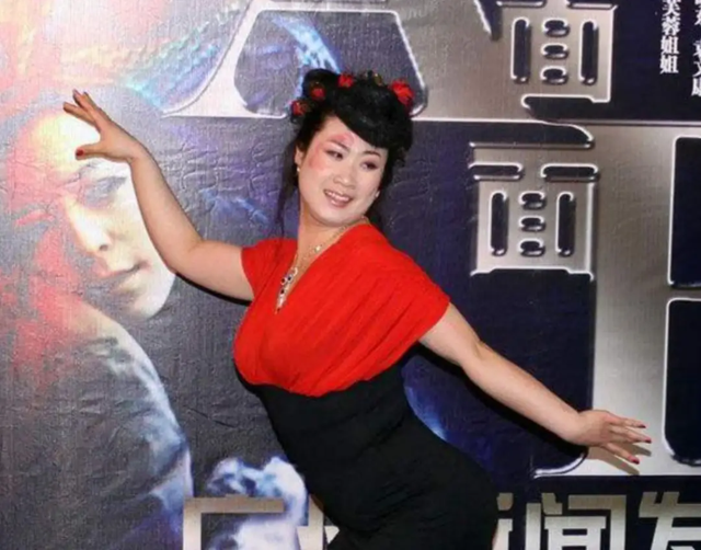 芙蓉姐姐整容前照片，芙蓉姐整容了吗（从扮丑网红到亿万富婆）