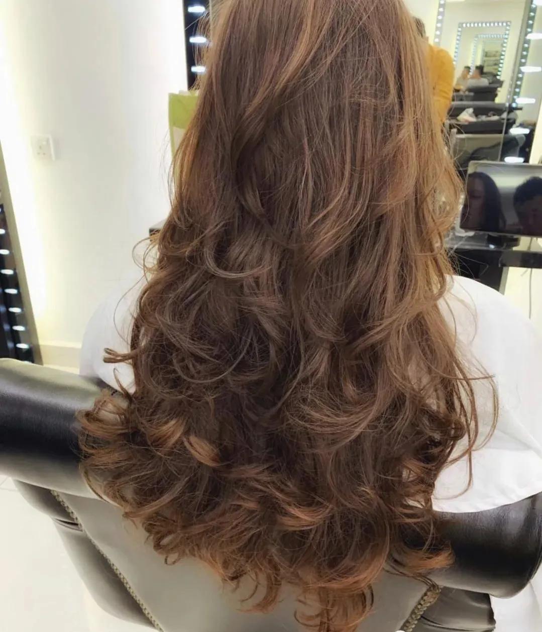 2023流行卷发发型减龄,今年流行什么样的卷发