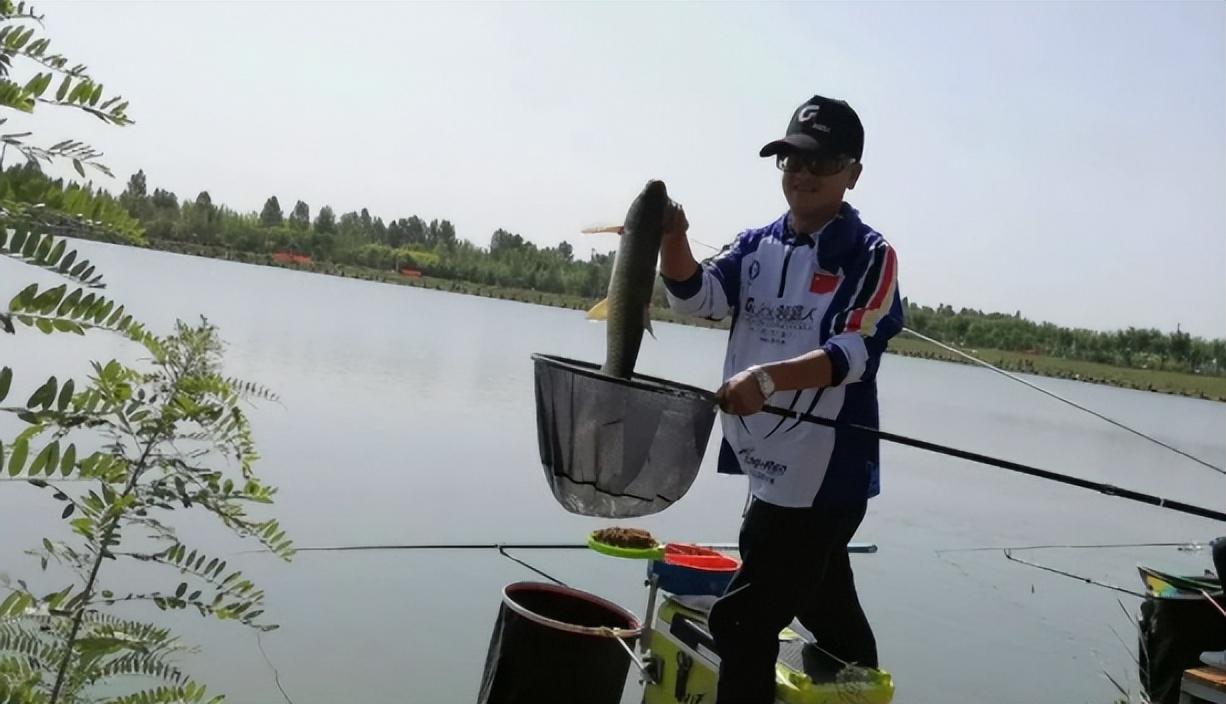 钓鱼新手选竿指南：鱼竿规格与价格解析，推荐合适长度助你轻松上手