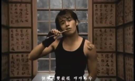 周杰伦成最后的底线？回顾他的2段恋情，便知什么是分手见人品