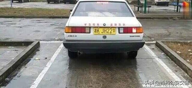 倒车入库方向盘怎么打，科目二倒车入库方向盘的正确打法（新手司机如何倒车入库技巧）