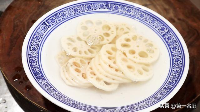 东北砂锅炖豆腐，天冷不懂吃砂锅可惜了