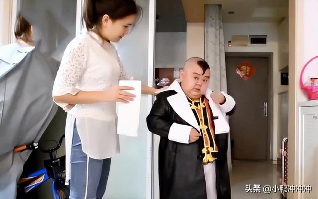 李连红和袖珍人一家，农村“袖珍人”张荣的“绝地”反击