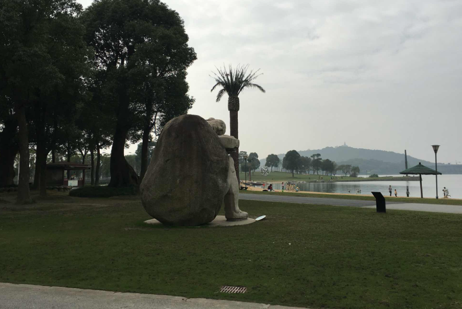 上海月湖雕塑公园怎么样（上海又一座高消费景区走红）