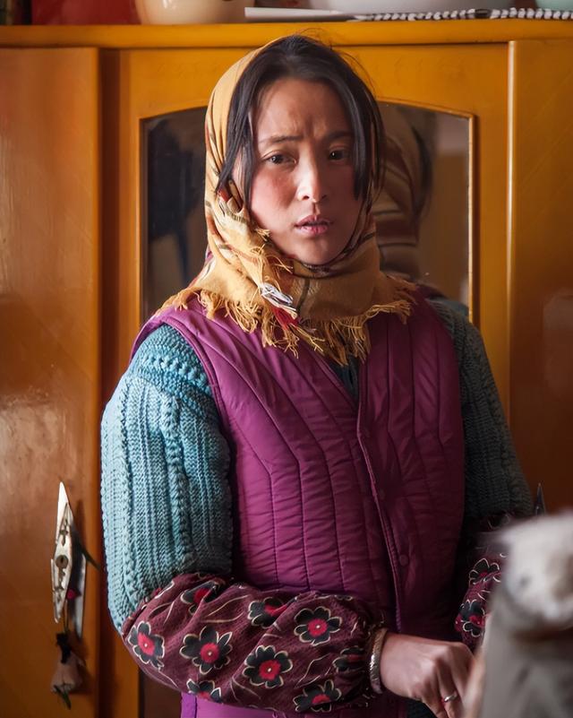 盘龙卧虎高山顶的演员，盘龙卧虎高山顶的演员是谁（把汤唯和蒋勤勤等女星放在一起）