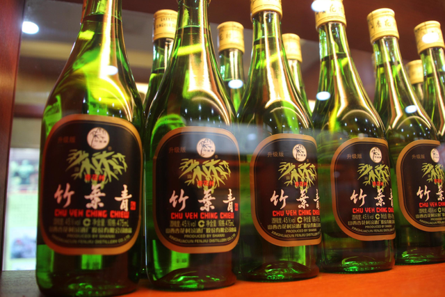竹叶青酒的功效与作用，山西竹叶青酒的功效与作用（董酒和竹叶青谁更胜一筹）