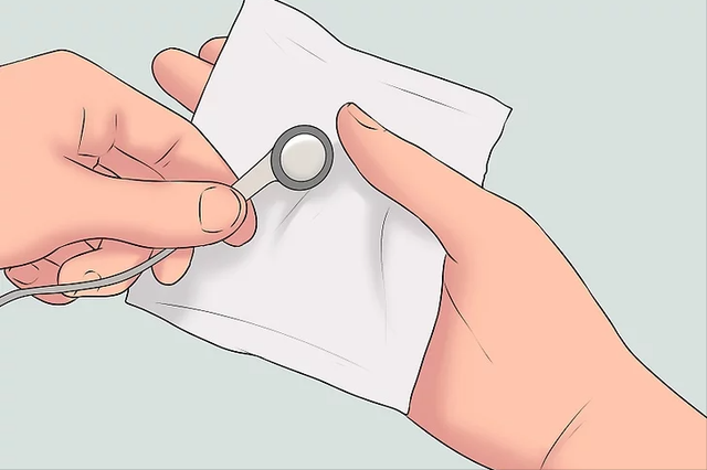 耳机脏了怎么清理，耳机污垢怎么清洗（你的耳机多久没清洁了）