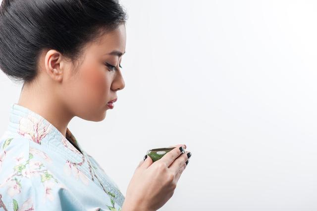 千秋大业一壶茶，千秋大业一壶茶全诗（万丈红尘一杯酒）