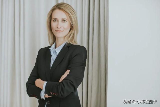 （她是世界首位女总理），（她是世界首位女总理（44岁当选史上第一位女总理）