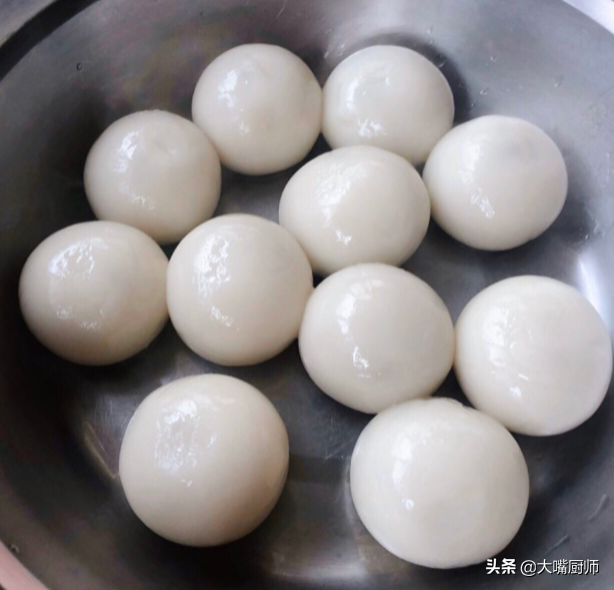 炸黑芝麻汤圆的做法，黑芝麻汤圆的做法步骤窍门（不爆炸不溅油）