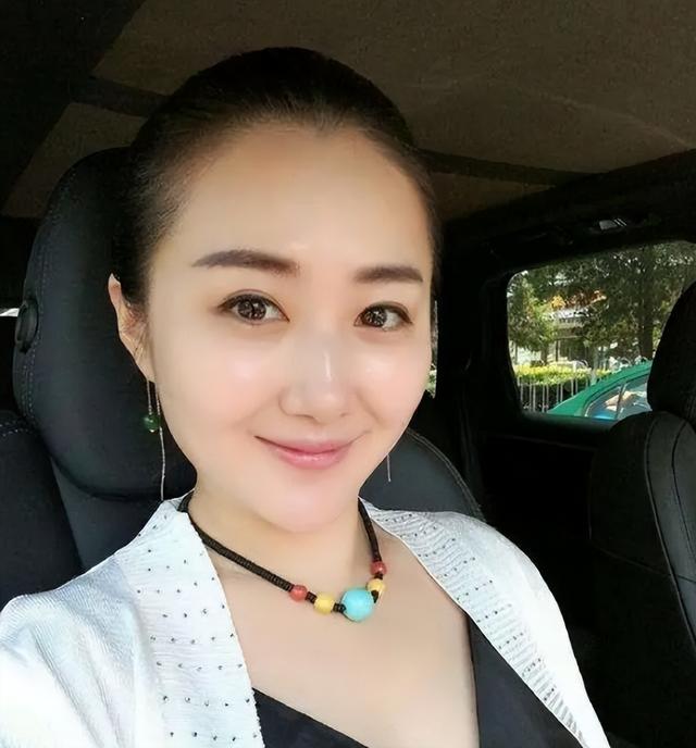 宋小宝的妻子是谁，现在的宋小宝媳妇儿是谁（宋小宝藏了10年的二婚娇妻是她）
