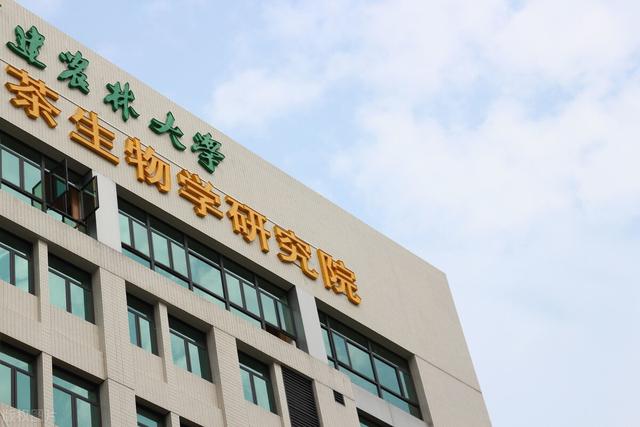 厦门华侨大学是211吗，华侨录取分数线2022（华侨大学远比想的要好）