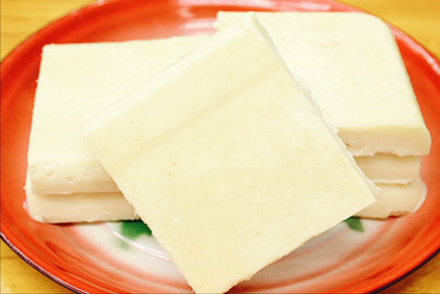 猪油有异味怎么去除，猪油有骚味怎么处理（猪油白净香浓没腥味）